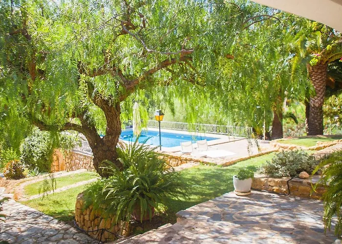 Villa Altozano with pool, barbeque, large garden,&fantastic sea views